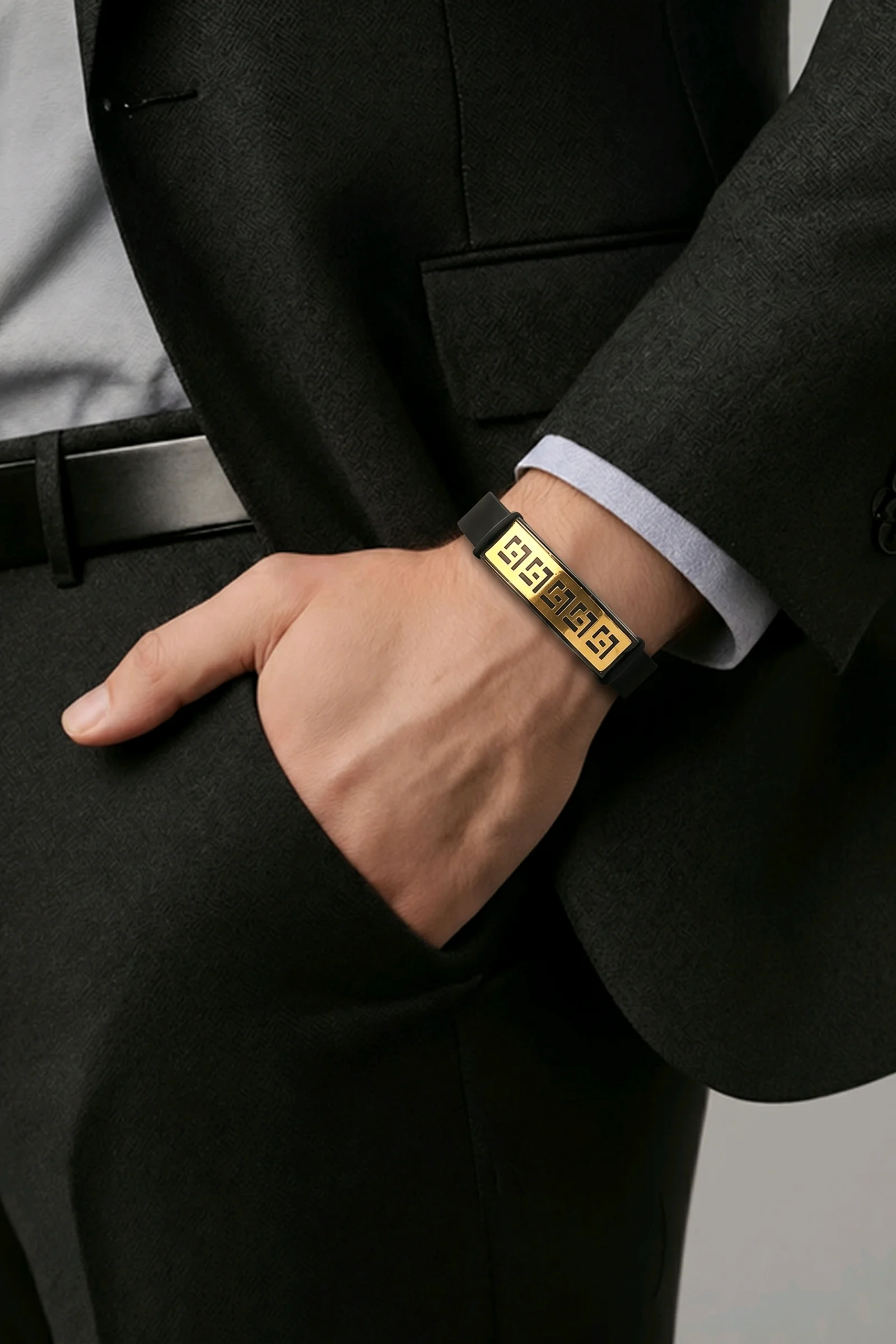 AXION PLATE IN 18K GOLD & BLACK BRACELET