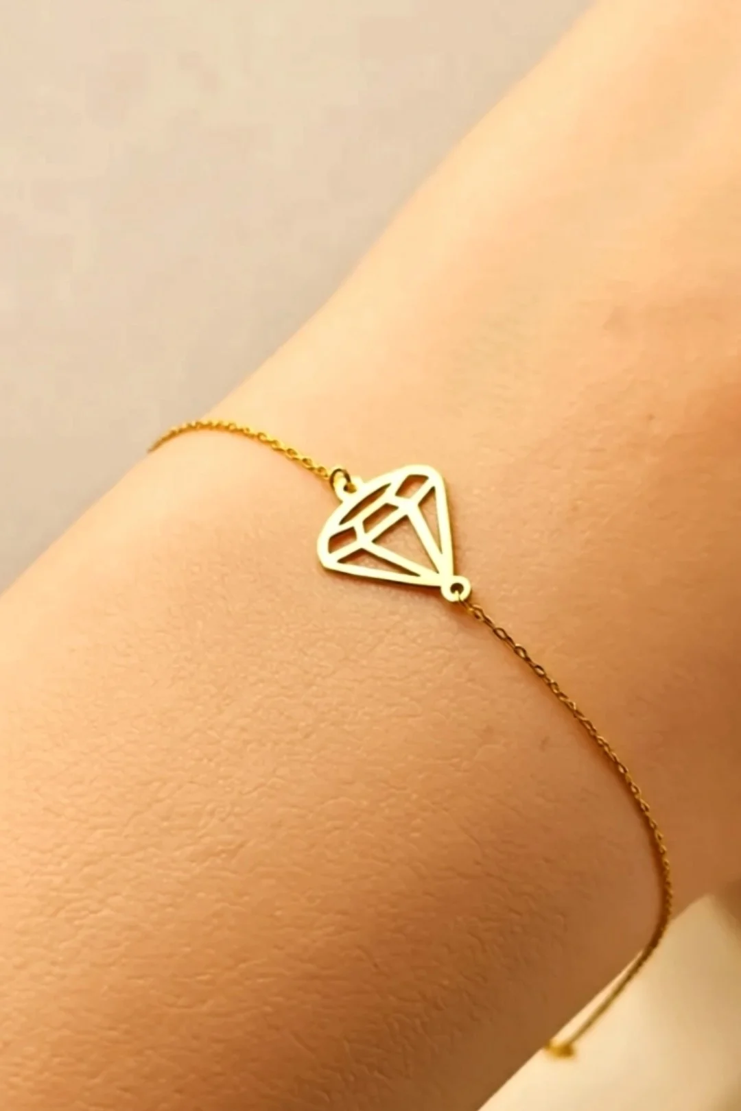 DIAMOND SHAPED – 18K GOLD MINIMAL BRACELET