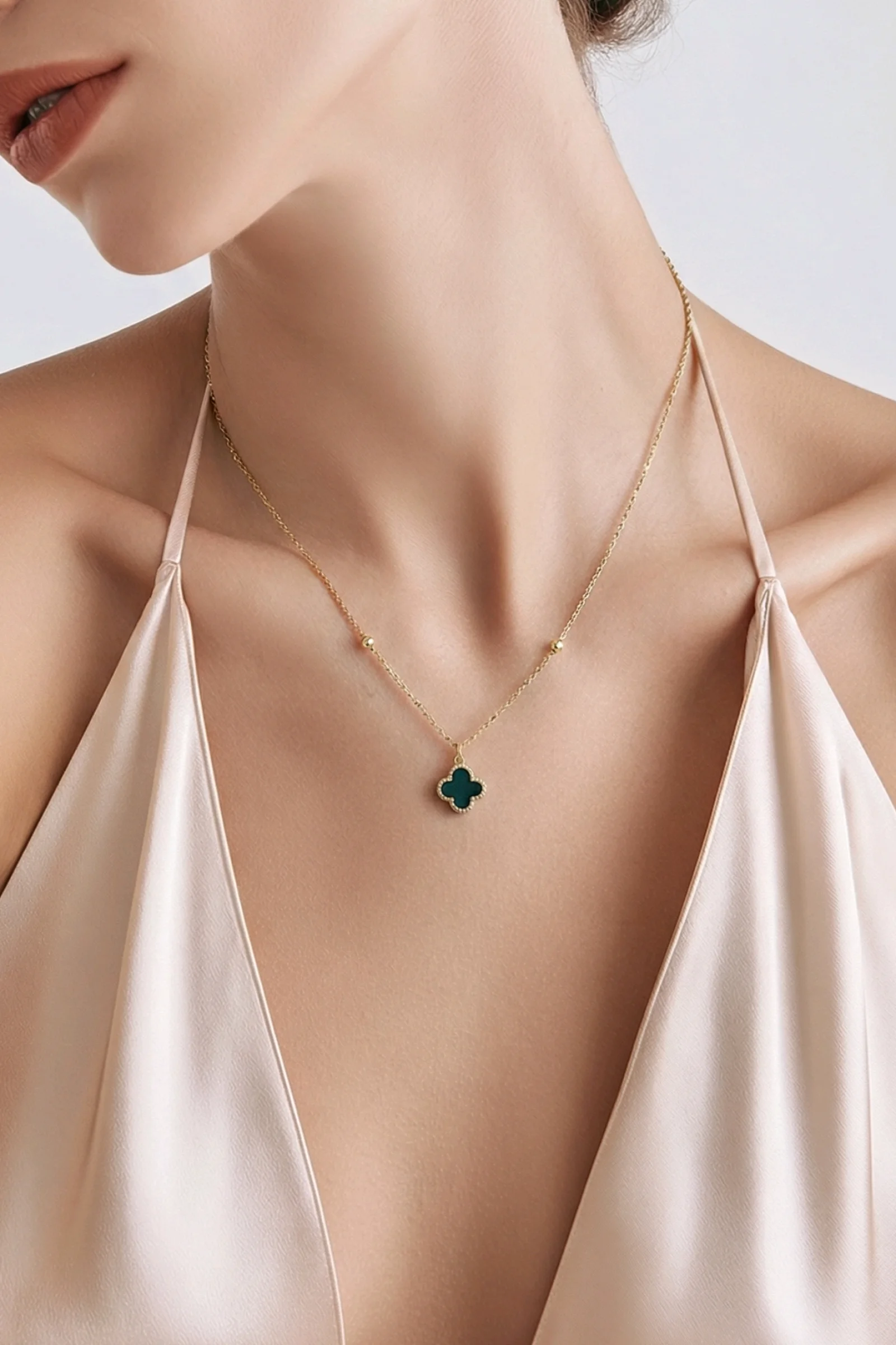 ELARIA CLOVER NECKLACE IN 18K GOLD