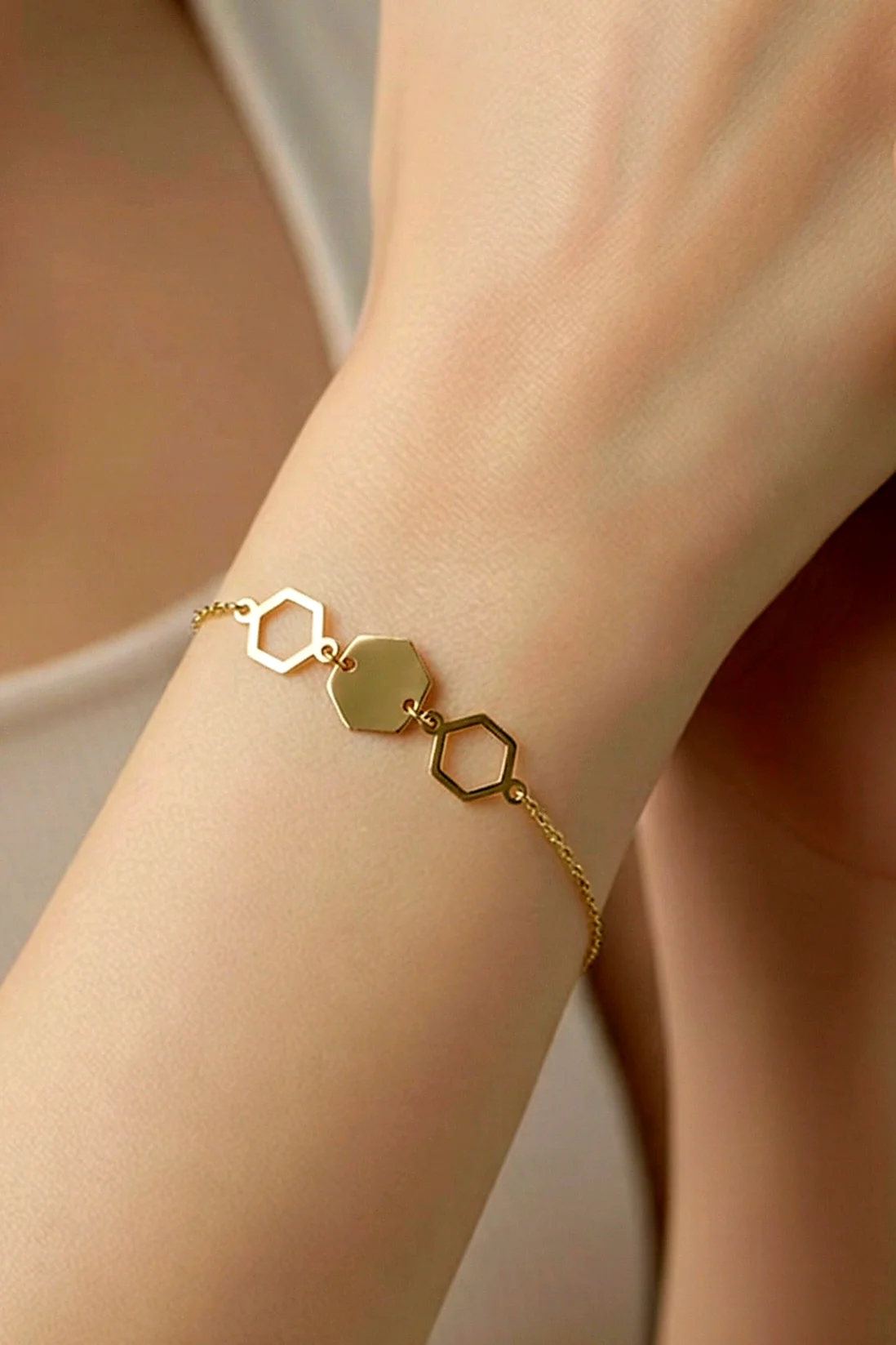 HEXA BALANCE BRACELET – 18K GOLD BRACELET