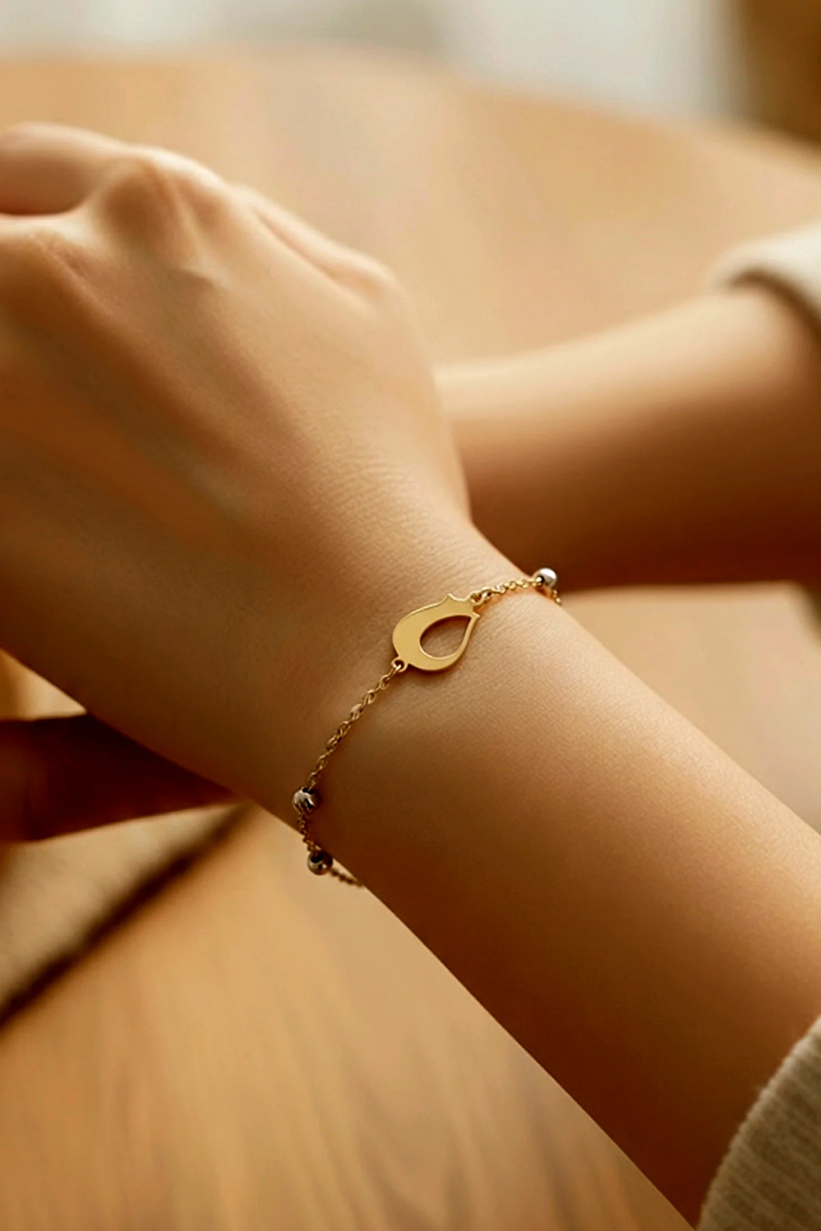 PETAL SILHOUETTE BRACELET - 18K GOLD BRACELET
