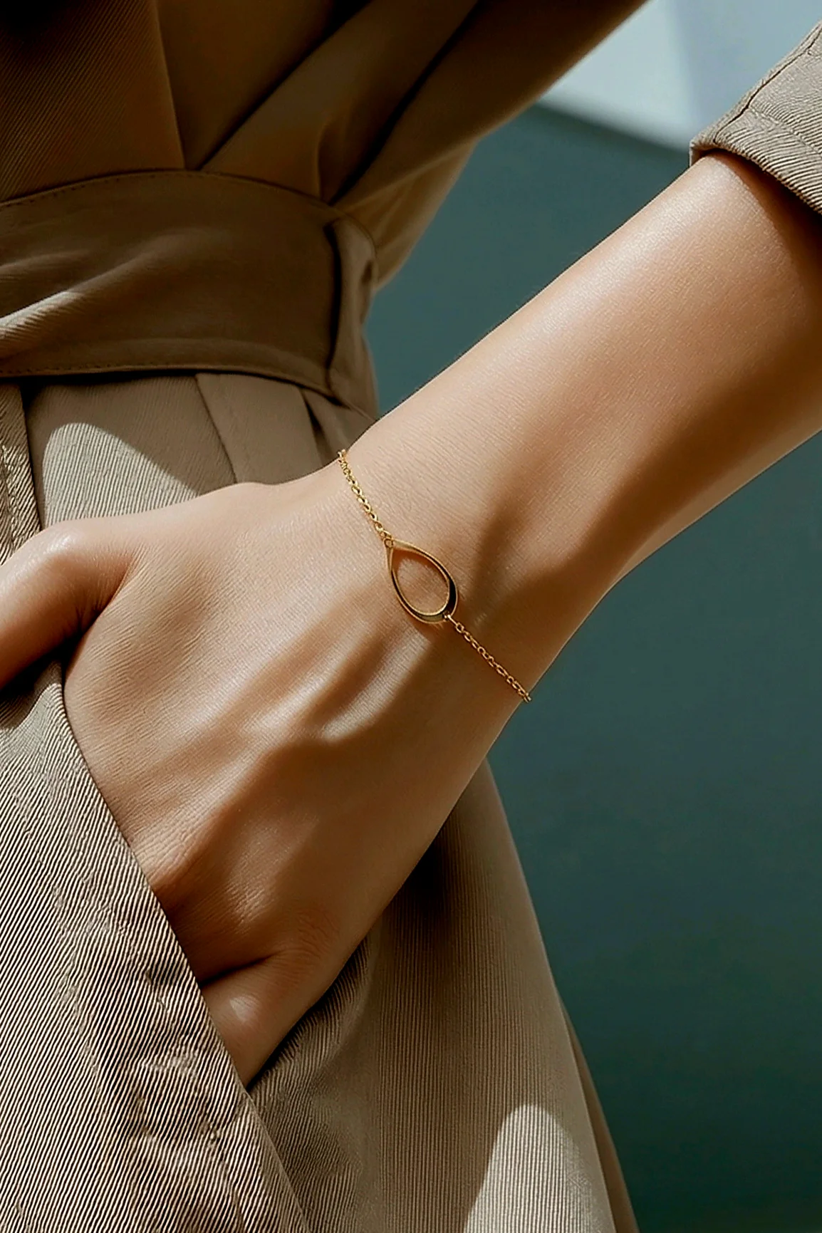 PURE OVAL BRACELET – 18K GOLD BRACELET