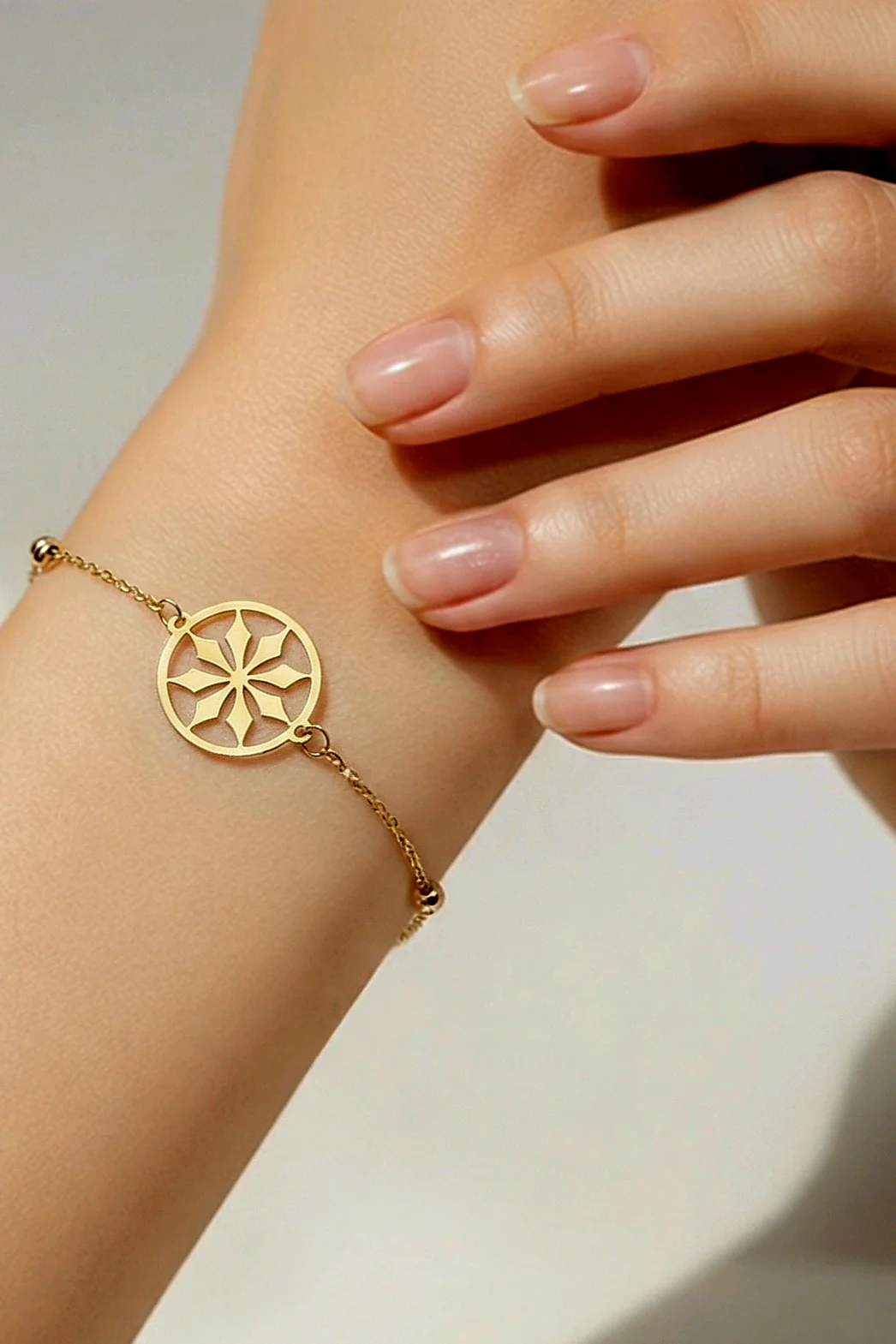 SOLAR MEDALLION BRACELET – 18K GOLD BRACELET
