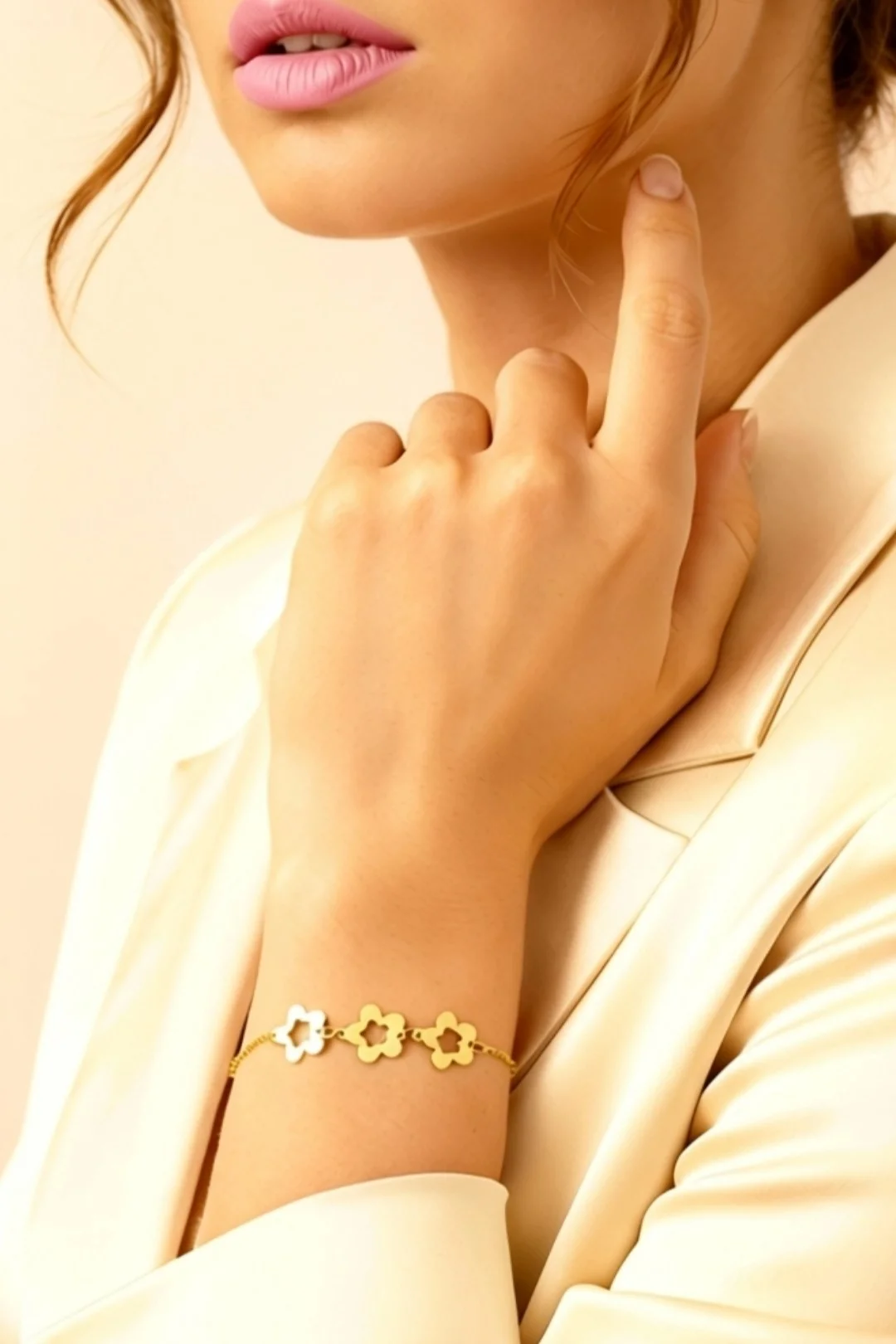 TRIO FLOWER – 18K GOLD TRIPLE FLOWER BRACELET